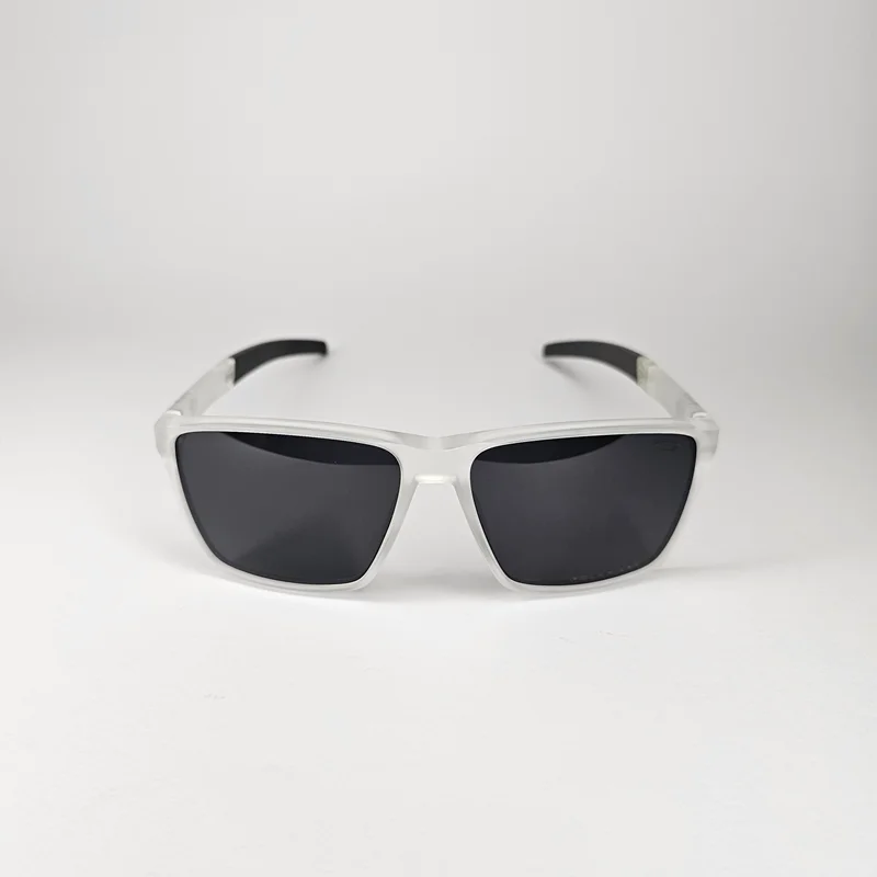 عینک آفتابی oakleyکد ۱۱۰۰